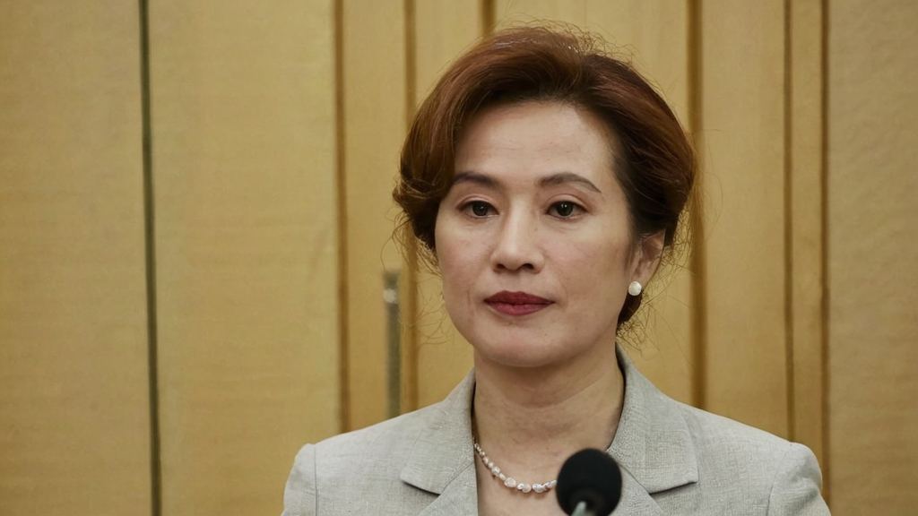 娱乐界新焦点张婧仪高清美图引争议，疑似隐藏隐藏身份的“吃瓜娱乐太太”