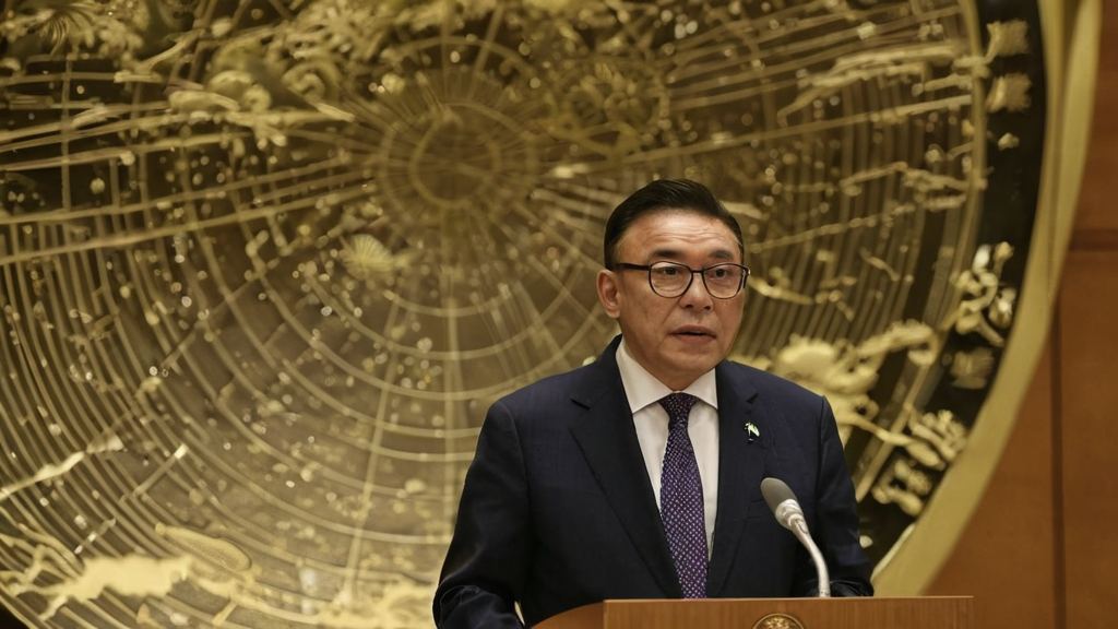 探寻国产青草在线风采的同时小情侣爱情长跑引关注