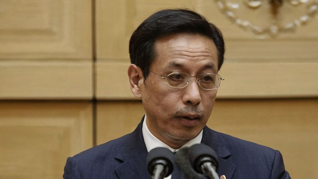 外婆参加明星活动引发关注，国产主播直播背后压力大反差明显