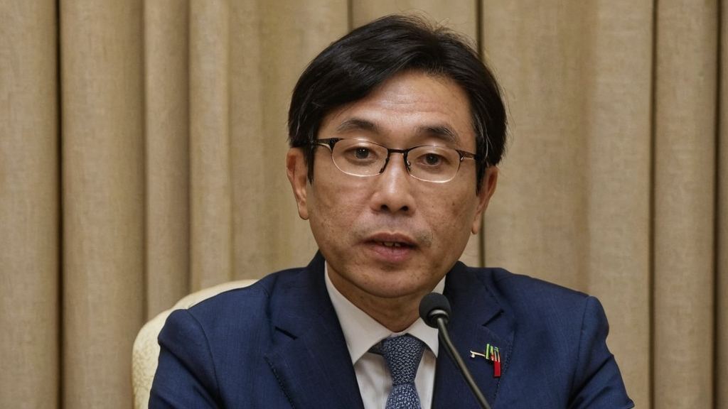李云迪直播秀恩爱遭网友喊话督促减肥，怀化古镇的自然风光反差引热议