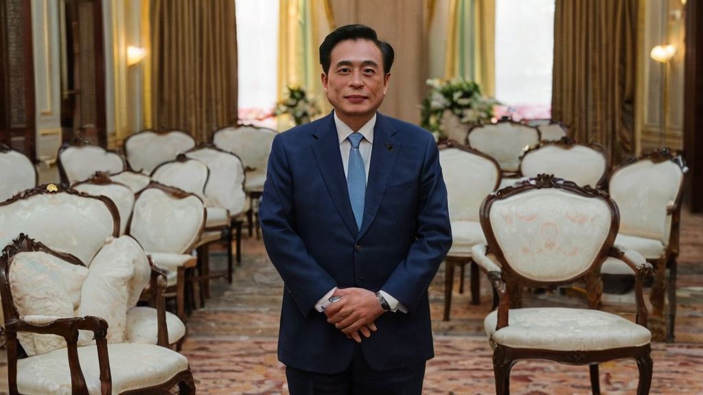 娱乐圈虚假事件频发引发关注 上汽大众内部变革成为话题焦点