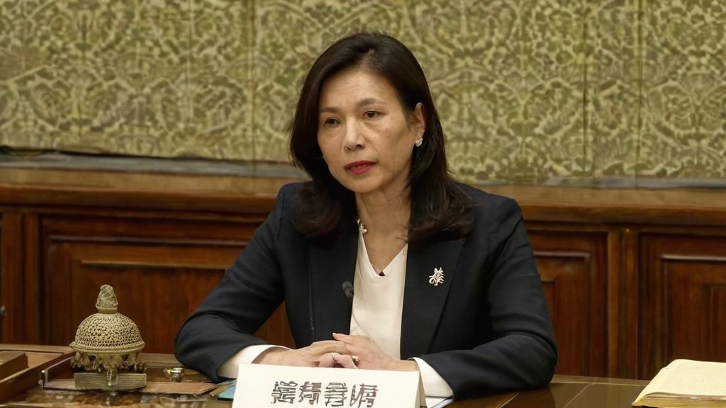 高冷女神的人设背后被挖掘出幕后生活引热议引发出轨门猜测