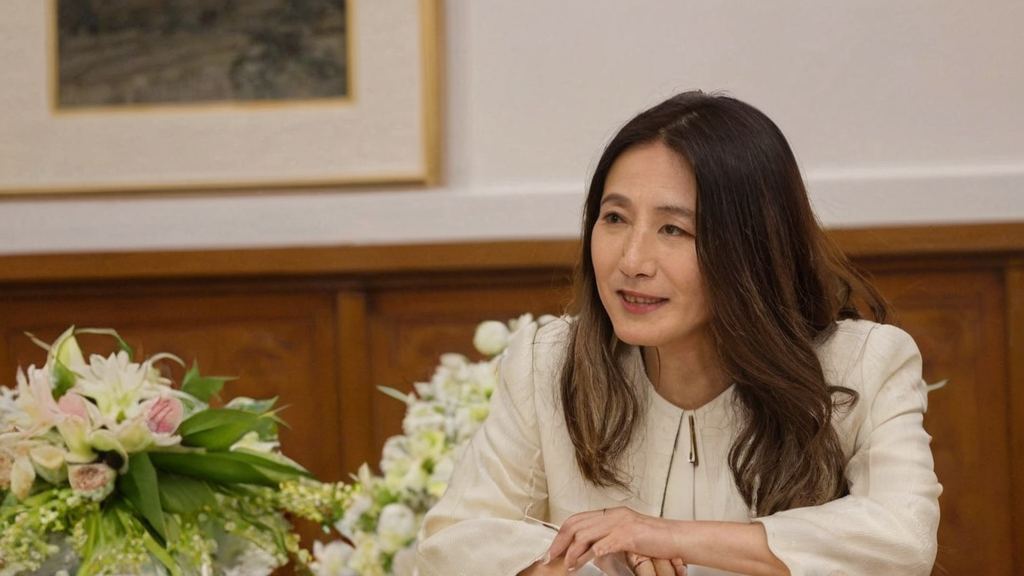《仙剑奇侠传三》主演与明星貂皮大衣的奢华风采对比展现娱乐圈新潮流