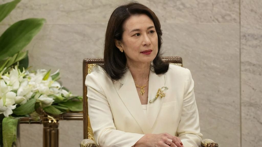 内地明星性爱成瘾引热议，素颜女神网红回归成焦点