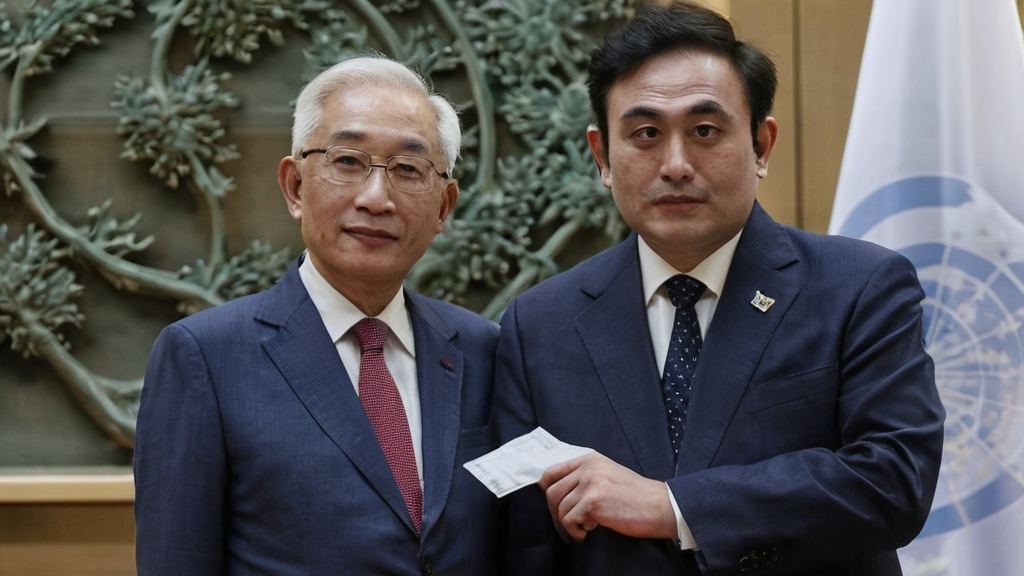 内地明星在直播中展示杀手锏引发吃瓜群众热议